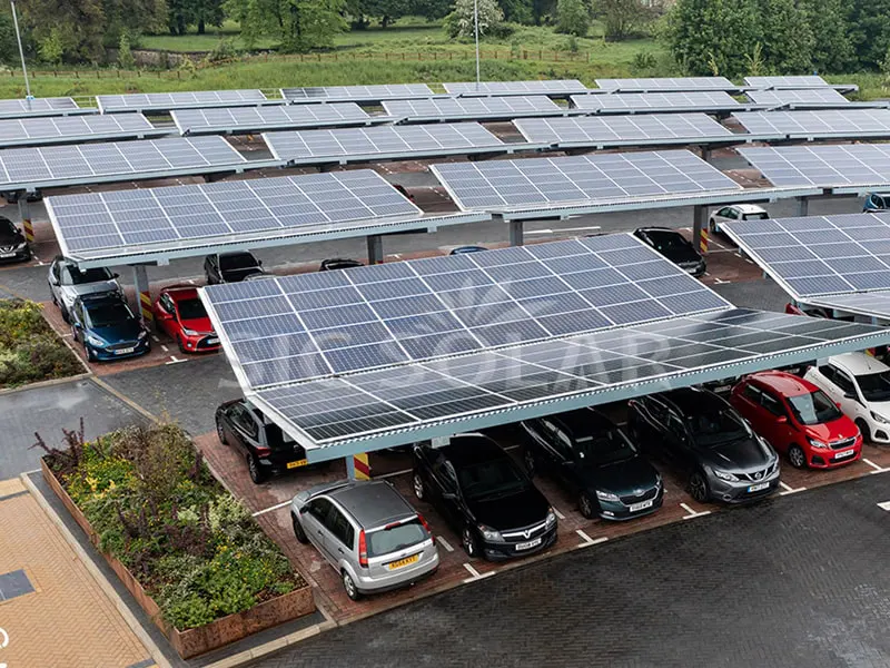 케냐에 700KW 태양열 주차 간이 차고 랙 장착